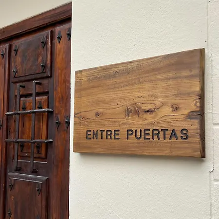 Entre Puertas