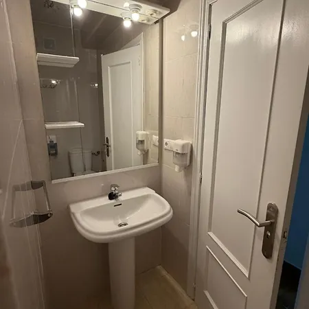 Entre Puertas